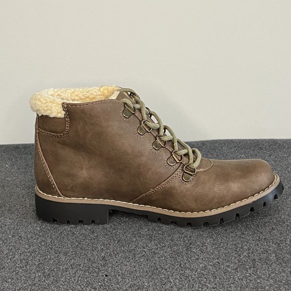 Cliffs booties taupe 6 1/2M - Picture 3 of 11